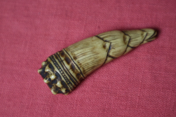 提げ物 根付 タケノコ 印籠付き 検江戸鹿角彫刻筍珍品 骨董オブジェ