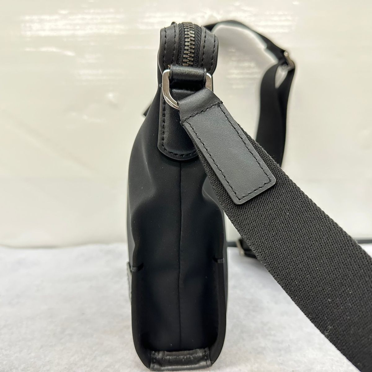 トゥミ TUMI ショルダーバッグ HARRISON 日本正規品 | [トゥミ] 公式 正規品 ハリソン レオクロスボディ 「レオ」クロスボディ ブラック｜TUMI(トゥミ)公式