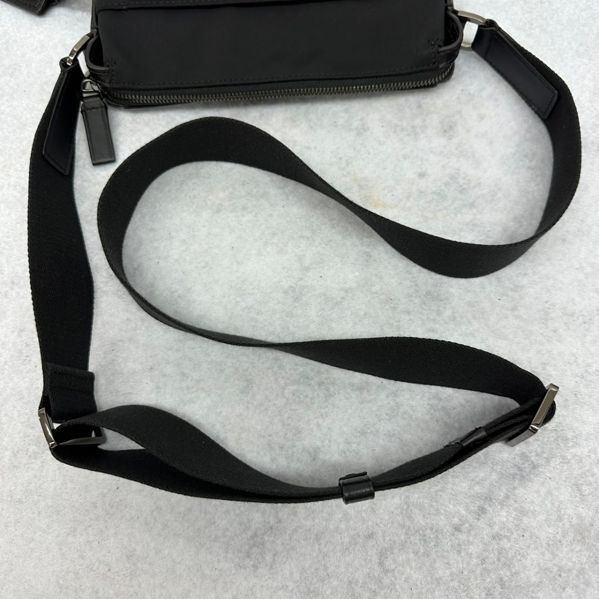 トゥミ TUMI ショルダーバッグ HARRISON 日本正規品 | [トゥミ] 公式 正規品 ハリソン レオクロスボディ 「レオ」クロスボディ ブラック｜TUMI(トゥミ)公式