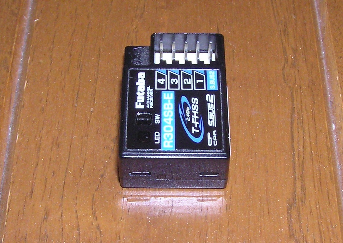 中古動作品】 FUTABA フタバ R304SB-E T-FHSS対応 2.4GHz 4ch アンテナ