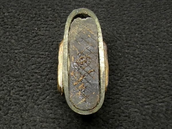 上質な朧銀地 栗形 高級拵えにもお使い頂ける一品です 検：鍔/縁頭