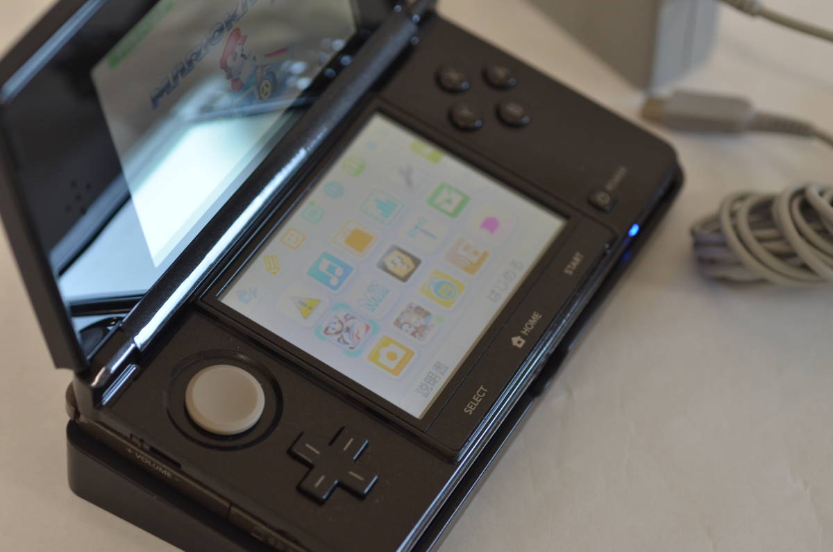 □ ニンテンドー3DS本体 コスモブラック＋SDカード＋マリオカート7 の