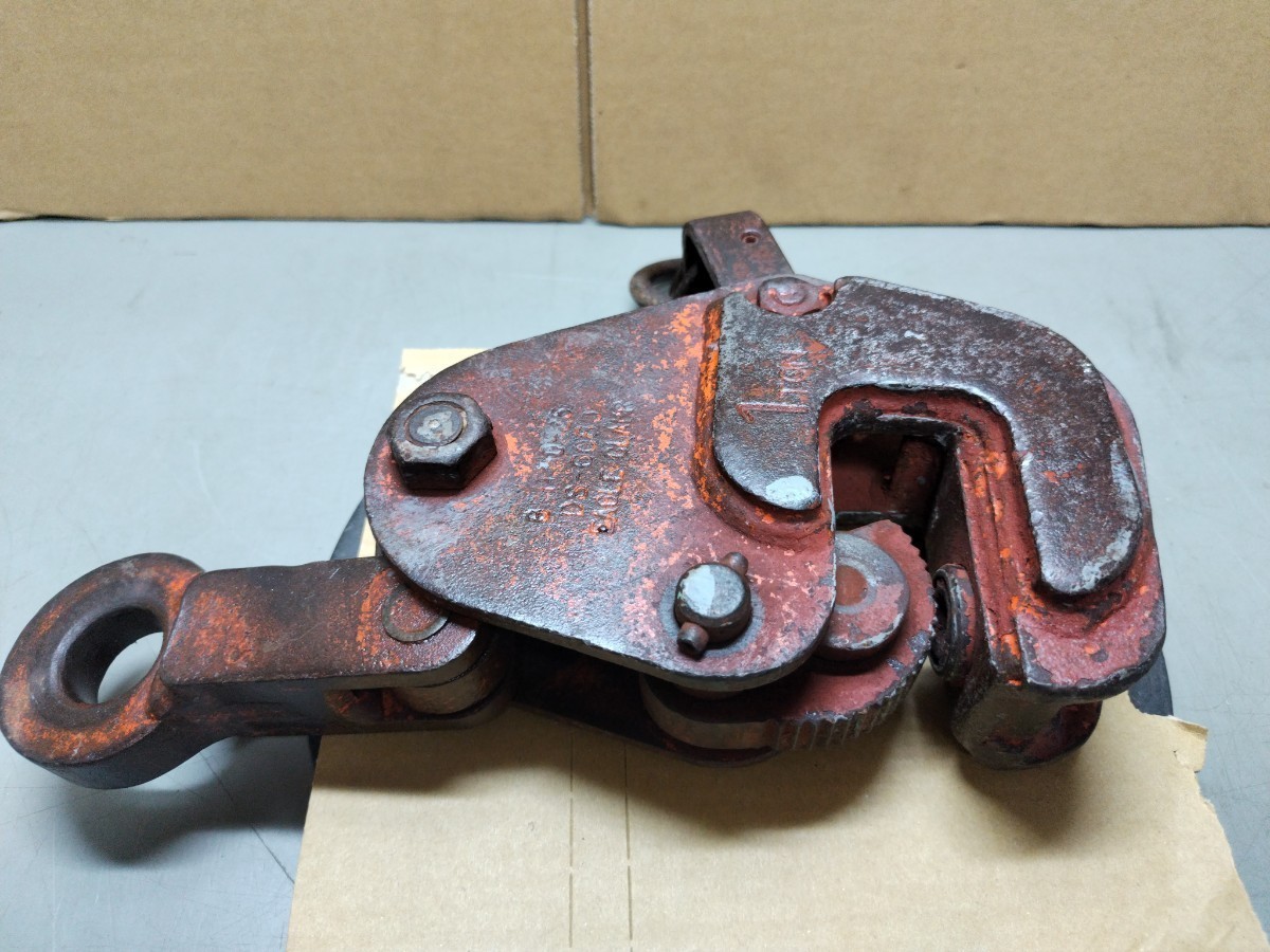 (NA)　EAGLE CLAMP／イーグルクランプ　DS-6080　１ton／1000㎏　把握25㎜　横吊クランプ　吊り具　鉄板吊り　横型　鉄骨　中古