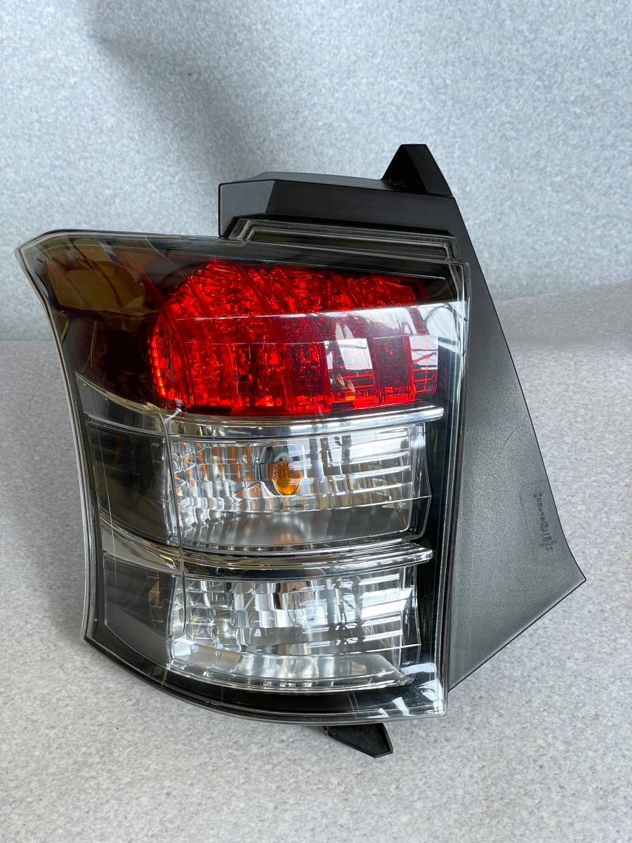 美品★トヨタ iQ NGJ10 左テールライト 純正 ICHIKOH 74-8 H22年車 送料無料!!