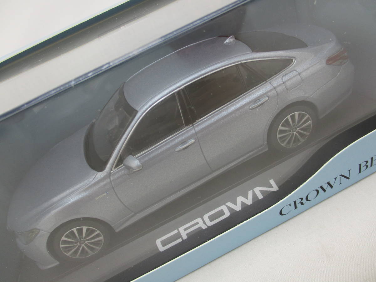 トヨタ□非売品 220系 クラウン ミニカー〈1/30スケール ダイキャスト