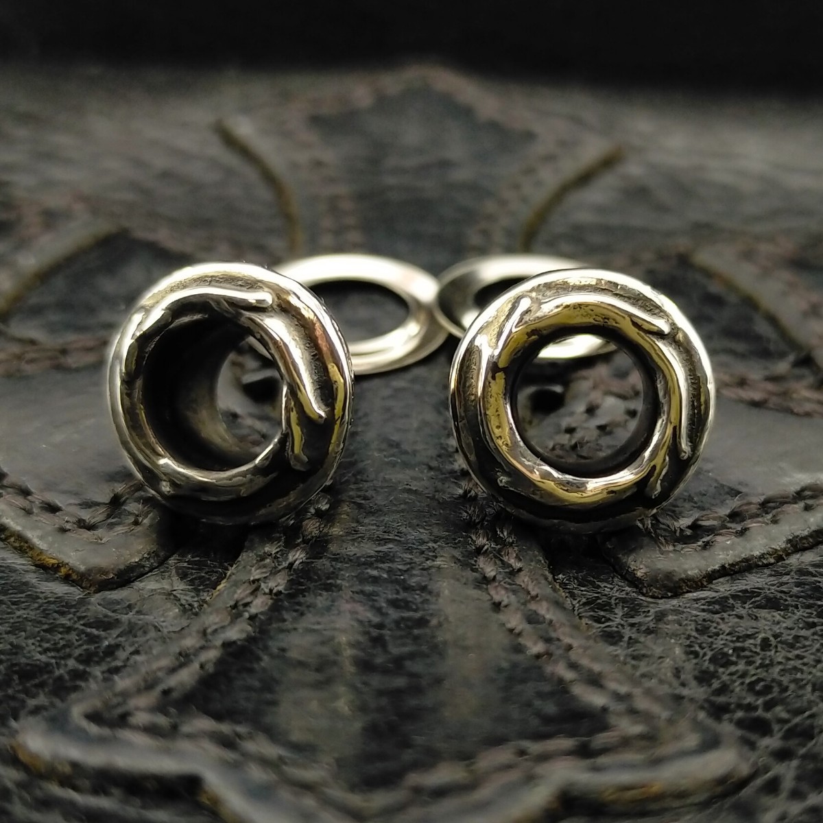 クロムハーツ(YB23)激レア！厚さ約2ｍｍまで 2個セット！グロメット修復済み！純正パーツ レザーベルト 正規品 ハトメ カシメ シルバー925