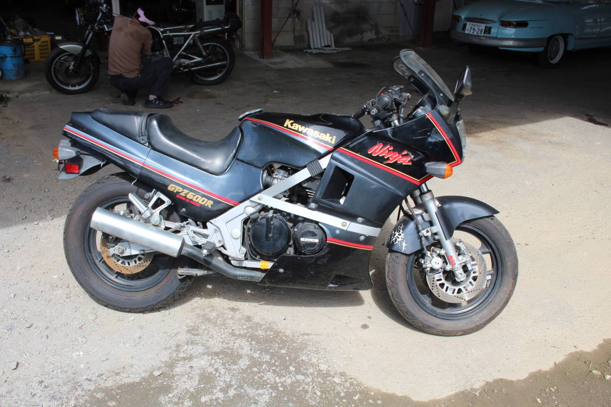当時物！gpz600r書類付フレーム錆有り！最近人気のバイク!zx600agpz400rfx400r Z2 バイク遍歴⑥ GPZ600Rは輸出用ミドルクラスを国内向けにリリースした数少ない 書類付き ZX600A 見た目