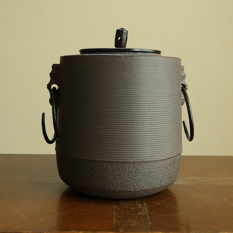 未使用品 人間国宝 高橋敬典 糸目筒釜 共箱 共布 在銘 茶釜 茶道具 前