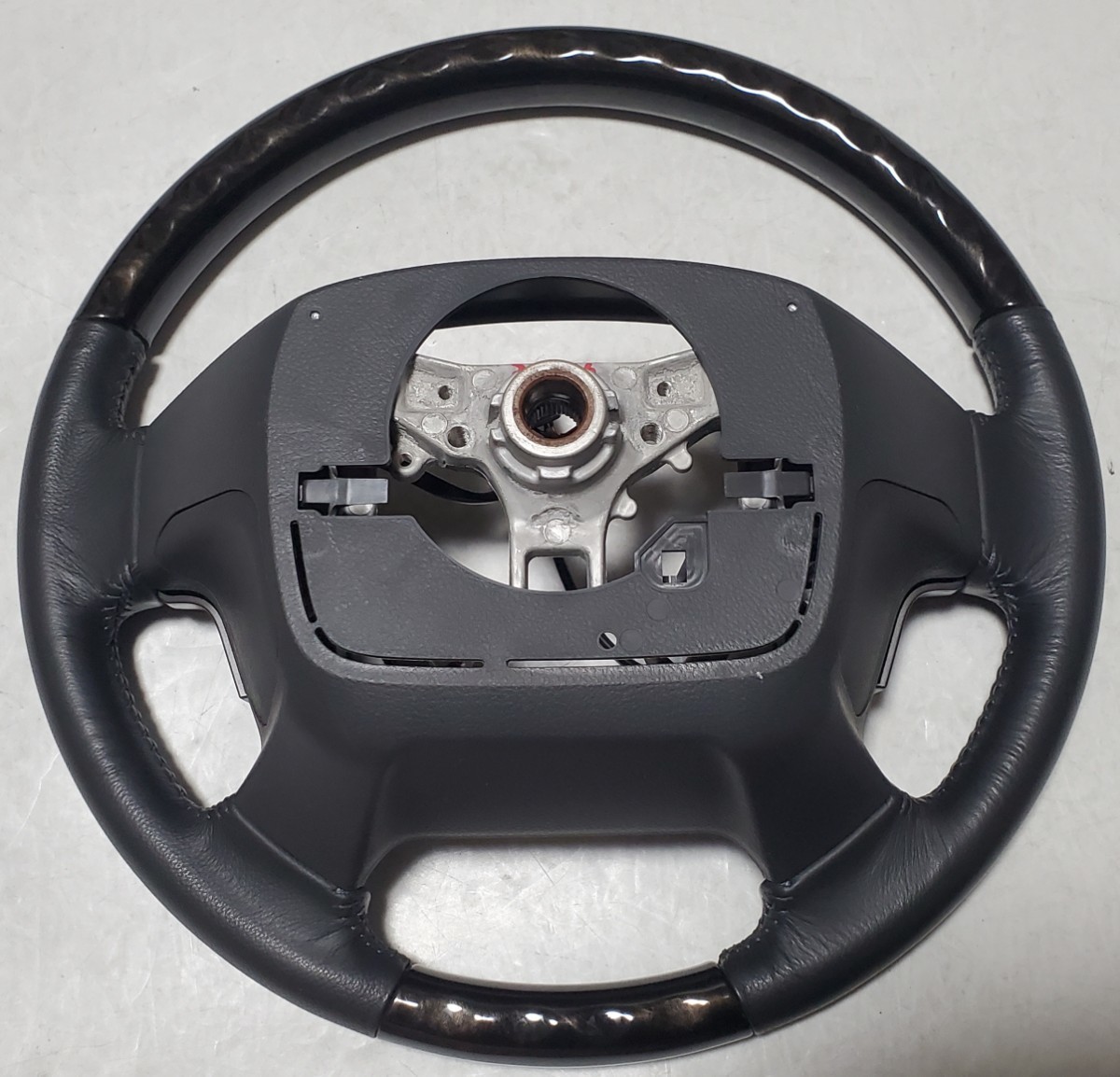 トヨタ ハイエース・TRH200 純正 スーパーGL/ダークプライム ステアリング/ハンドル ウッドレザー ステアリングスイッチ付 2018年 200系 トヨタ ハイエースバン スーパーGL 1.9万Km 3.4万Km ダークプライムII（2023年