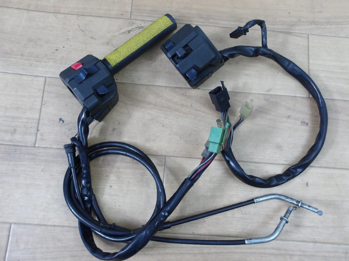 中古入庫　カワサキ　ゼファー400用左右ハンドルスイッチボックス　中古現状