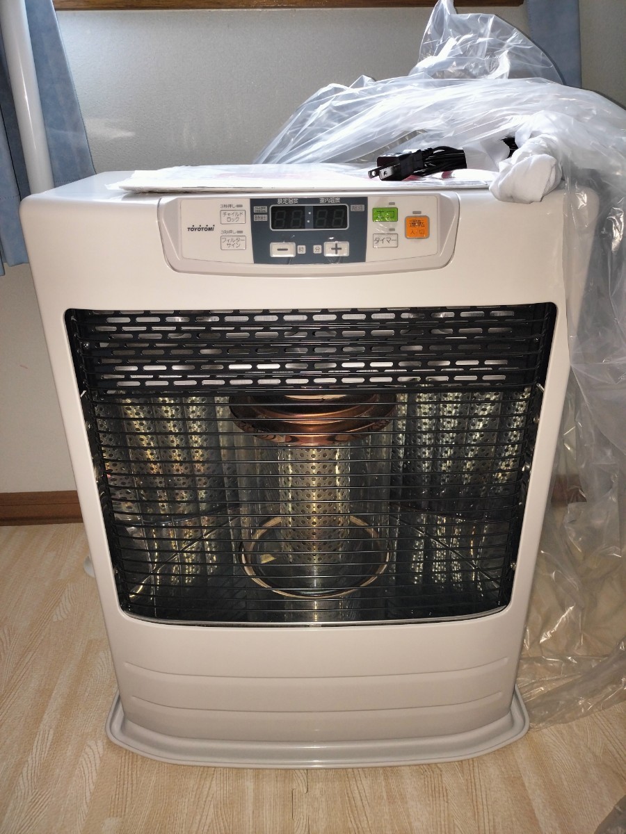 21年製トヨトミFFストーブ殆ど使用してません購入価格9万以上送料無料