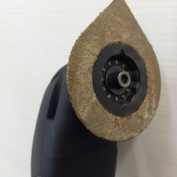 格安，限定SALE ボッシュ BOSCH GMF10.8V-LI バッテリーカットソー【中古】