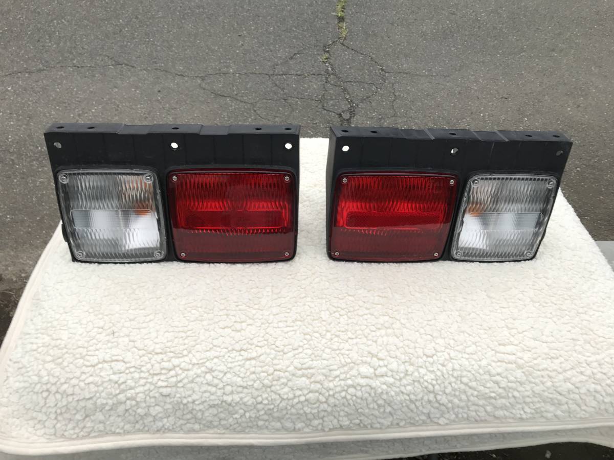 日野テールランプ 新車外し 左右セット 日野テールランプ 新車外し 左右セット 日野テールランプ 新車外し