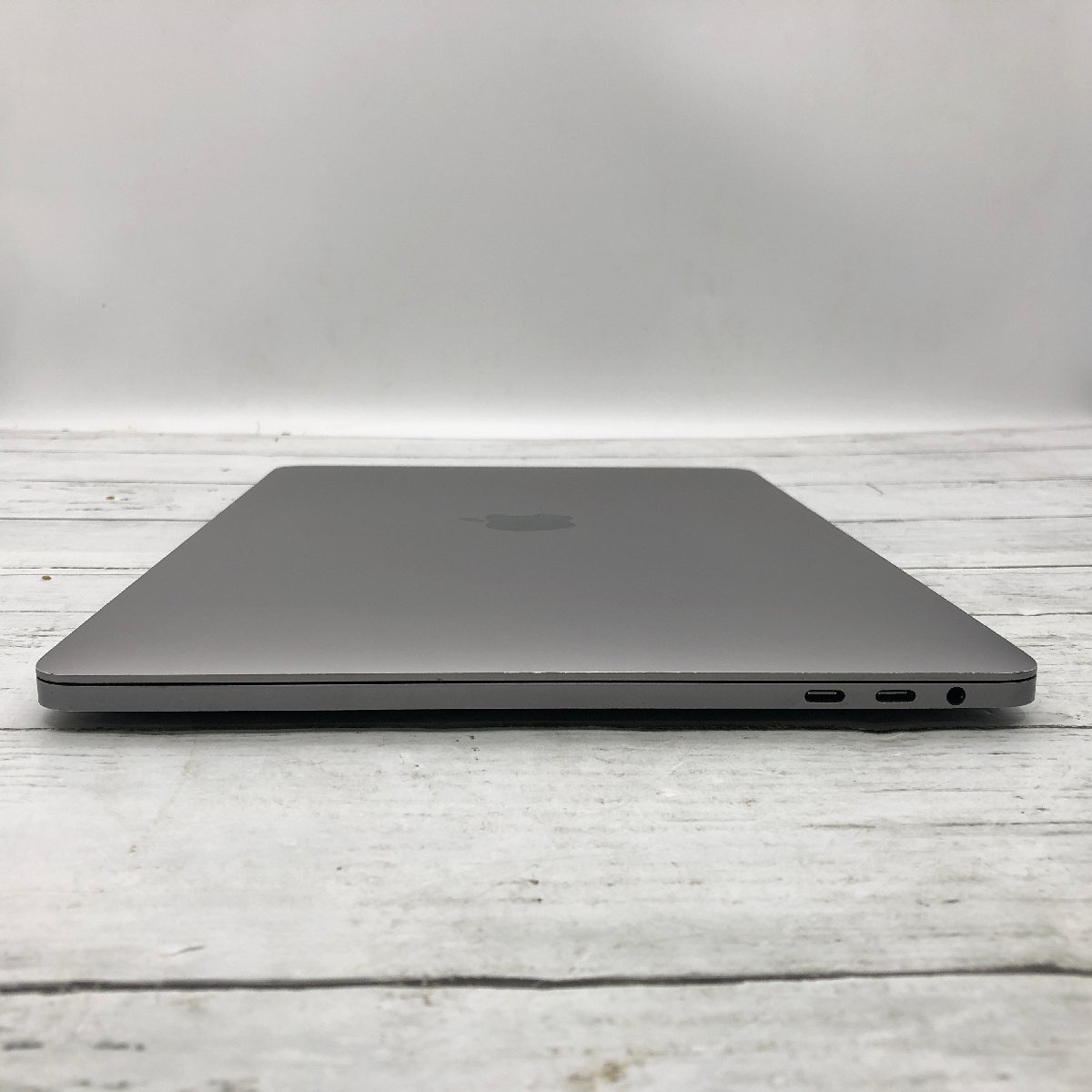 Apple MacBook Pro 13-inch 2018 Four Thunderbolt 3 ports Core i7