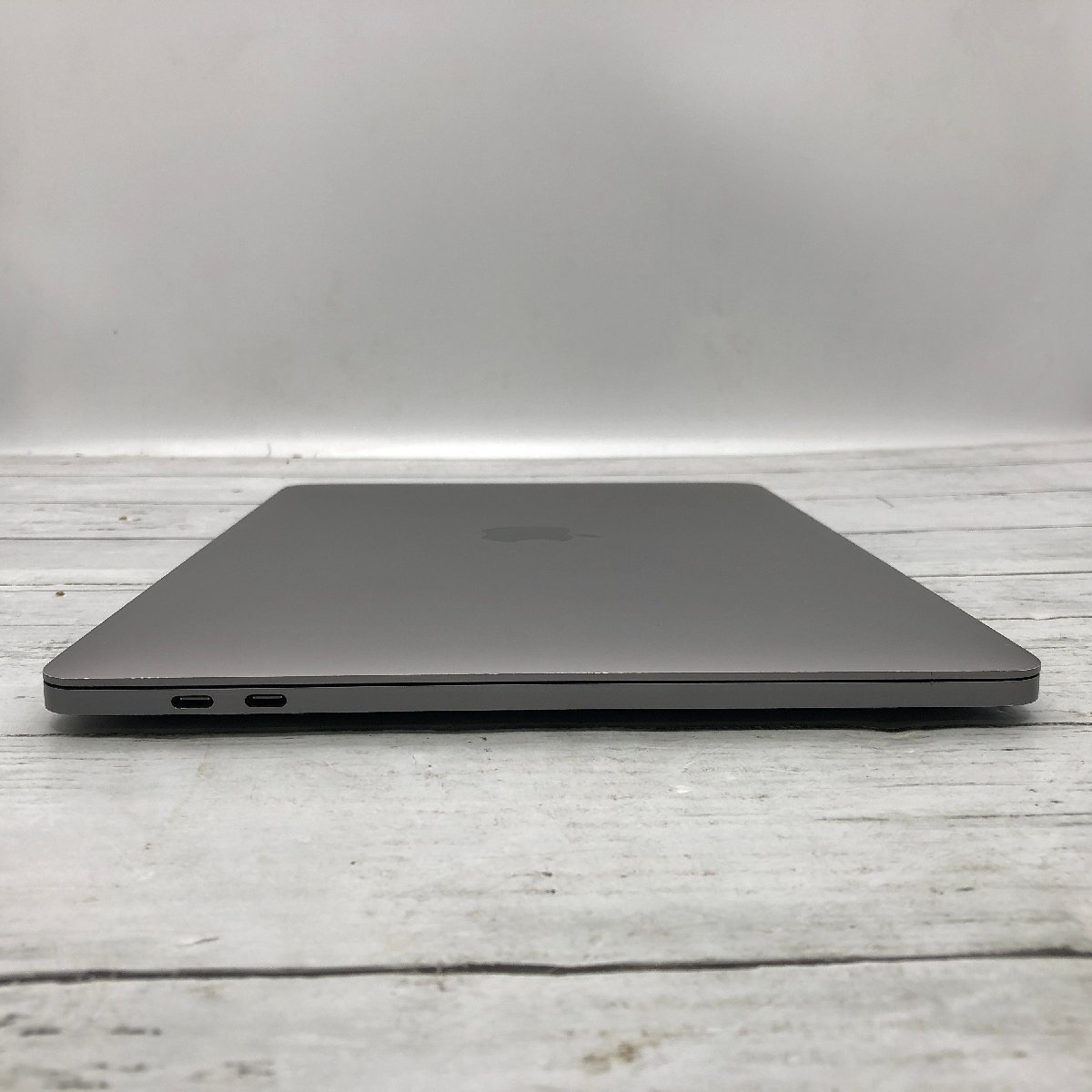 Apple MacBook Pro 13-inch 2018 Four Thunderbolt 3 ports Core i7