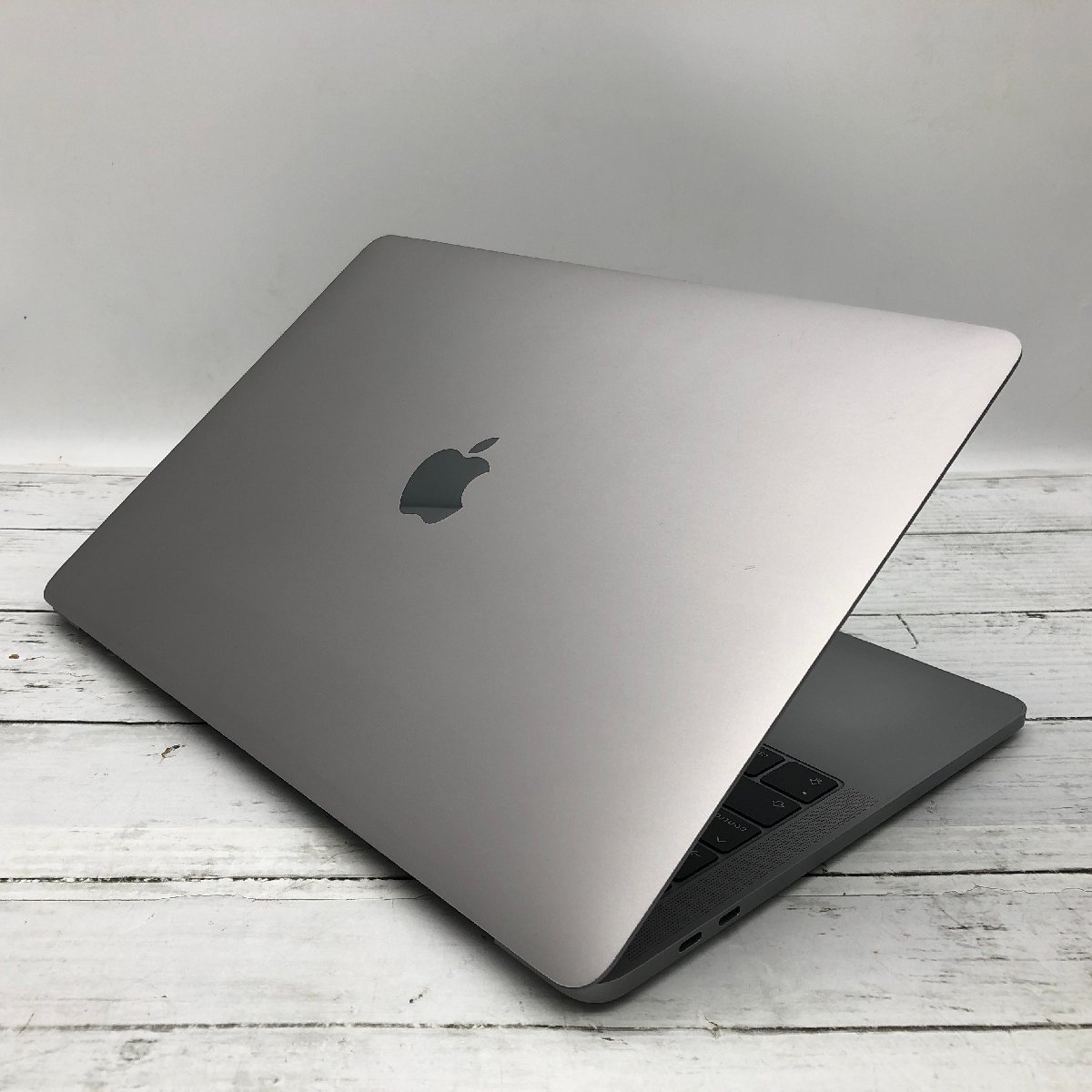 Apple MacBook Pro 13-inch 2018 Four Thunderbolt 3 ports Core i7