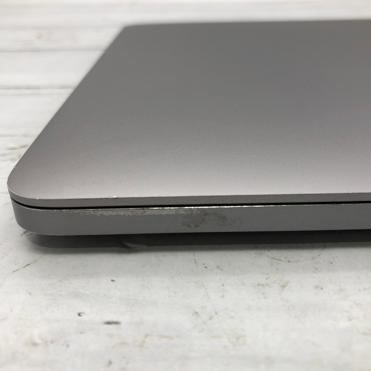 Apple MacBook Pro 13-inch 2018 Four Thunderbolt 3 ports Core i7 