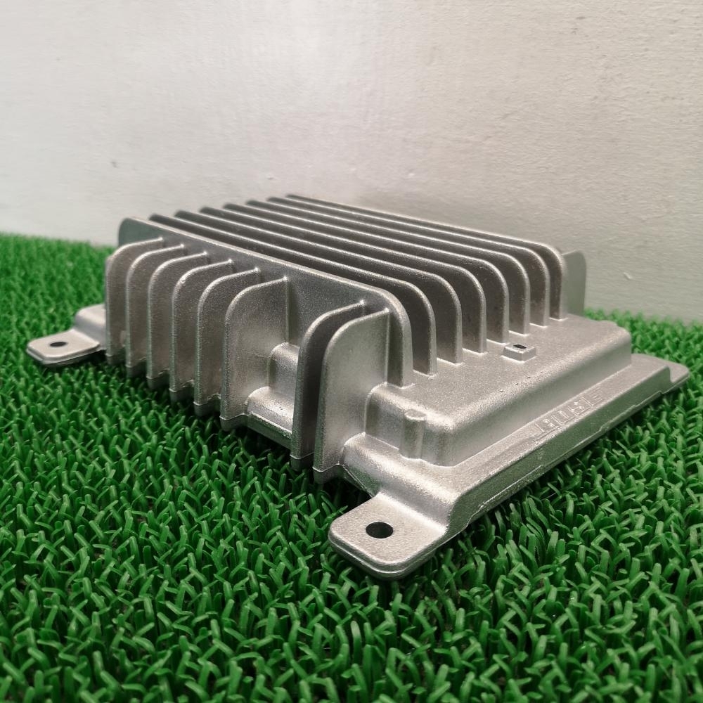 R35【BOSE オーディオアンプ】28061-KJ10A　H24 日産 GT-R Premium edition (2.7万km) 5GTR2