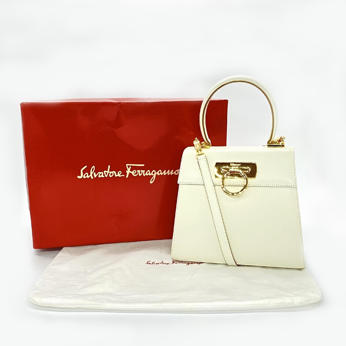 Salvatore Ferragamo サルヴァトーレフェラガモ ガンチーニ