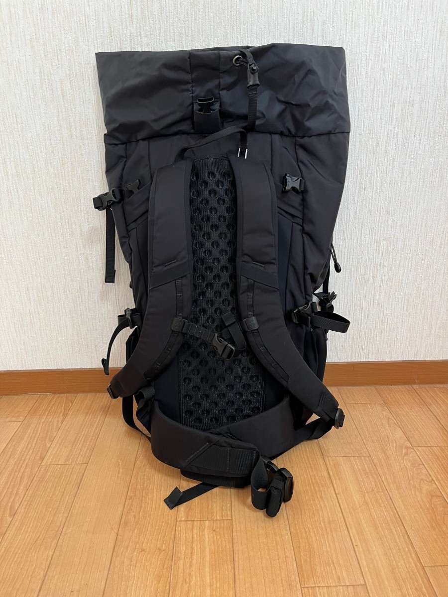 美品】ARC'TERYX アークテリクス バックパック Brize 32 美品】ARC'TERYX アークテリクス バックパック Brize 32