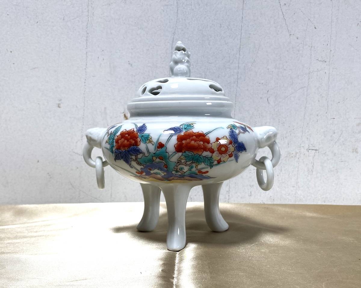 鍋島　色絵　草花文　獅子摘み　透かし蓋　三足香炉　大秀作 Yahoo!オークション - -「鍋島焼 オンラインショップ 大秀窯 メルカリ