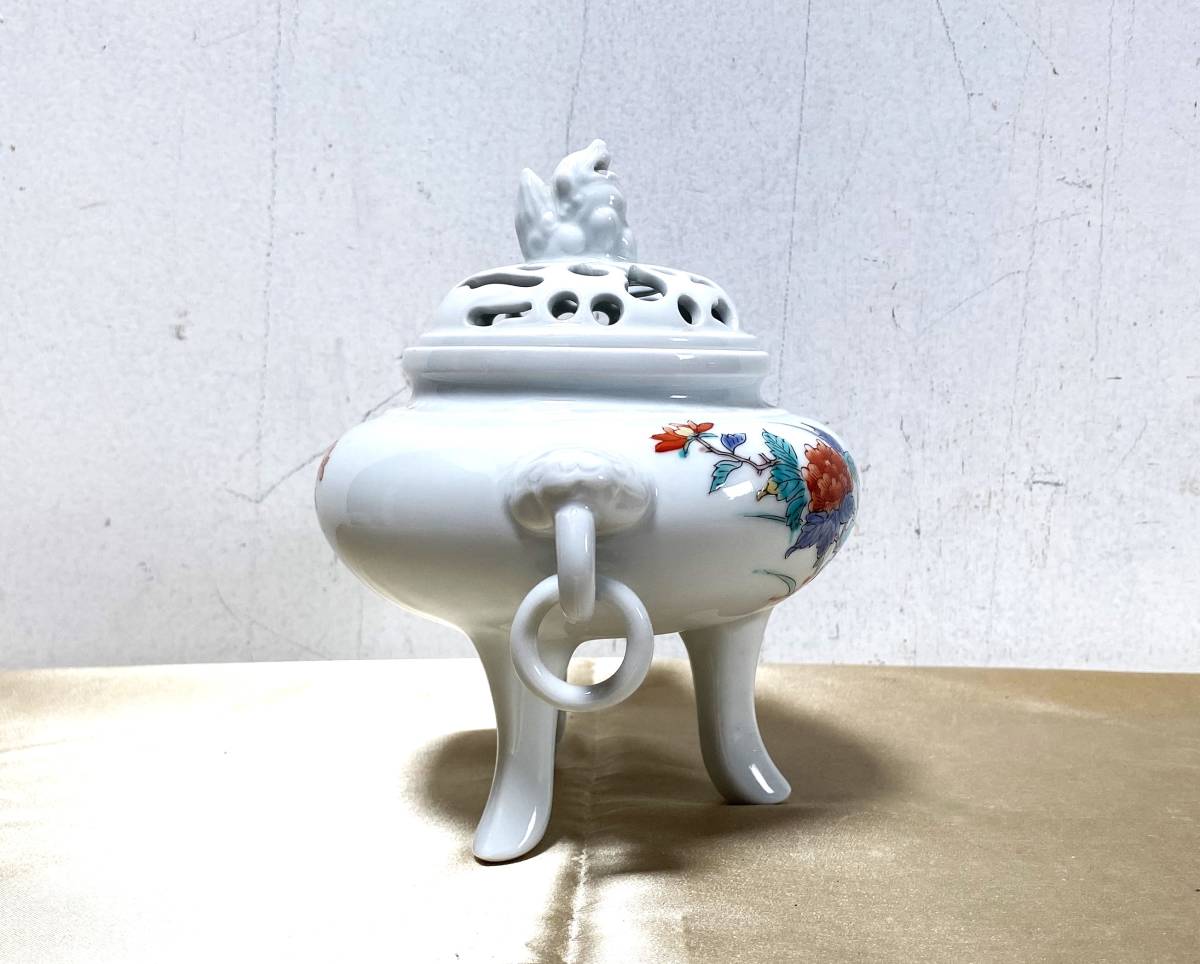 鍋島　色絵　草花文　獅子摘み　透かし蓋　三足香炉　大秀作 Yahoo!オークション - -「鍋島焼 オンラインショップ 大秀窯 メルカリ
