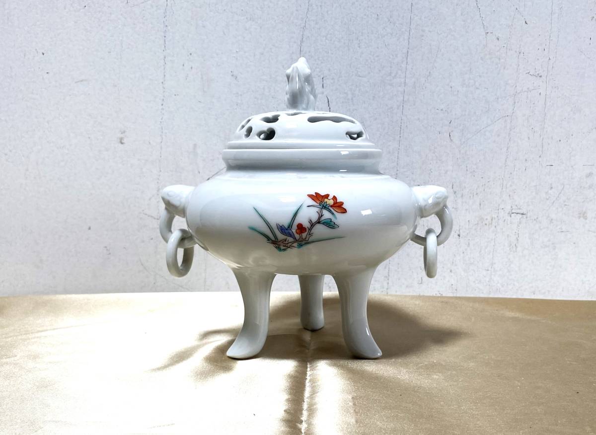 鍋島　色絵　草花文　獅子摘み　透かし蓋　三足香炉　大秀作 Yahoo!オークション - -「鍋島焼 オンラインショップ 大秀窯 メルカリ