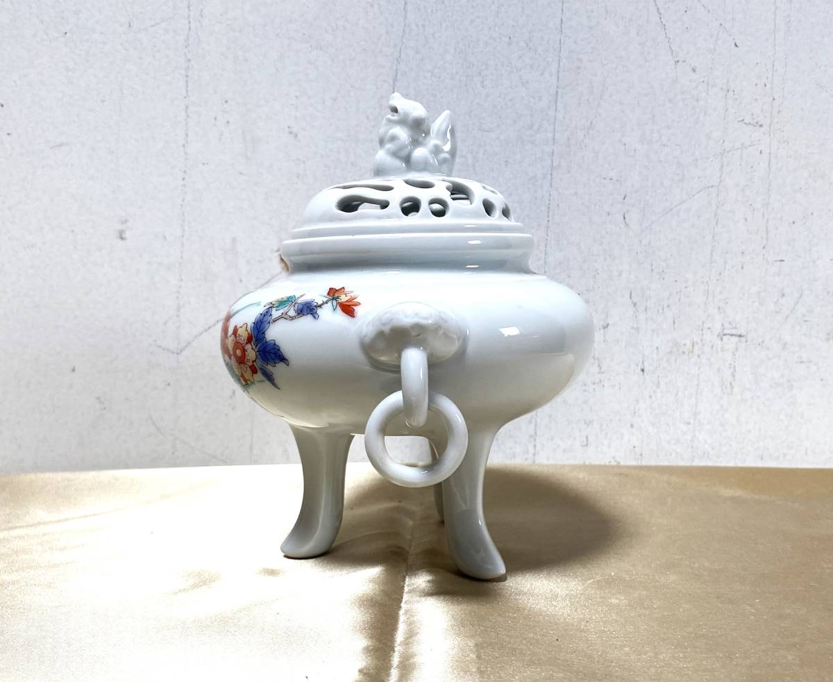 鍋島　色絵　草花文　獅子摘み　透かし蓋　三足香炉　大秀作 Yahoo!オークション - -「鍋島焼 オンラインショップ 大秀窯 メルカリ