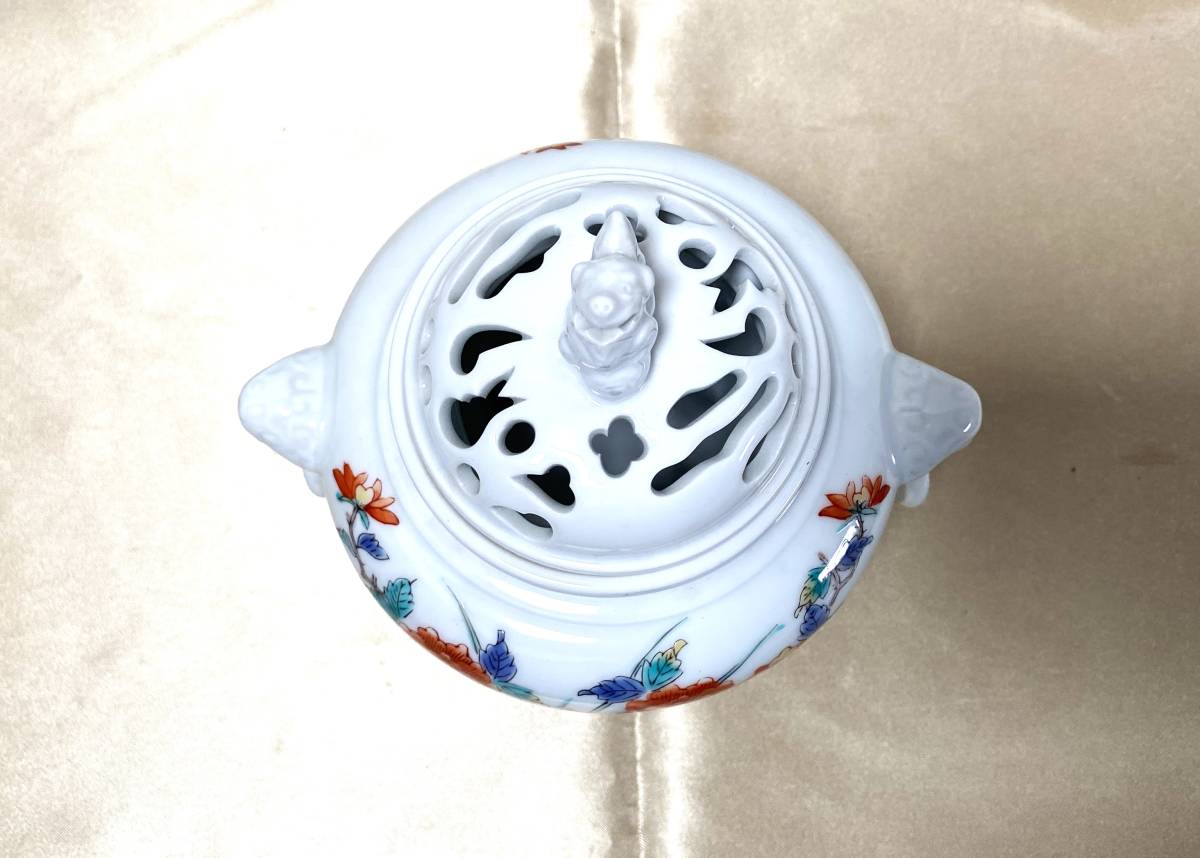 鍋島　色絵　草花文　獅子摘み　透かし蓋　三足香炉　大秀作 Yahoo!オークション - -「鍋島焼 オンラインショップ 大秀窯 メルカリ