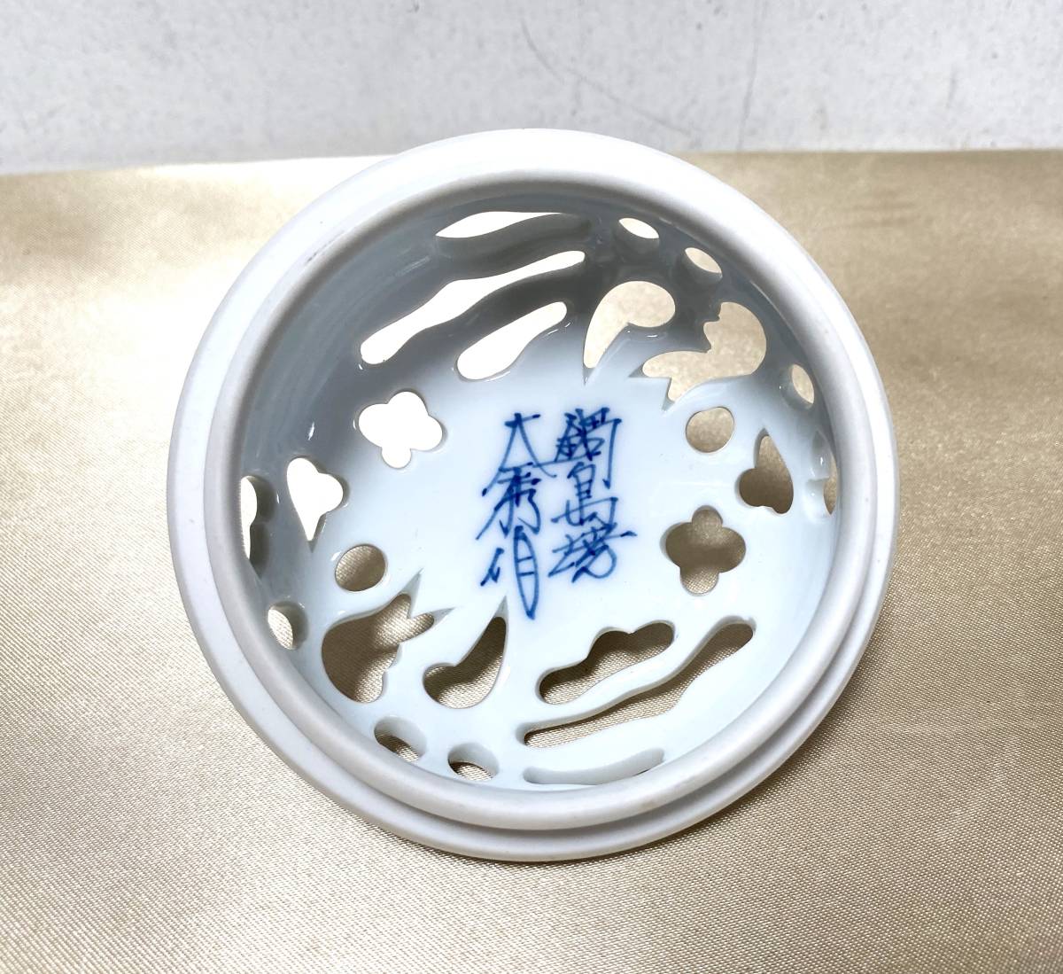 鍋島　色絵　草花文　獅子摘み　透かし蓋　三足香炉　大秀作 Yahoo!オークション - -「鍋島焼 オンラインショップ 大秀窯 メルカリ