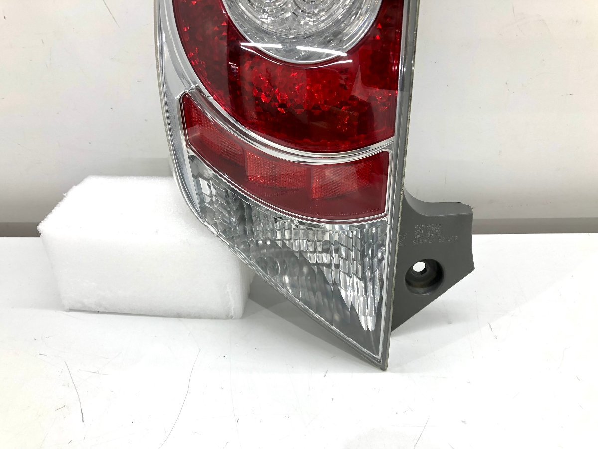 アクア NHP10 前期 純正右テールランプ STANLEY 52-252(テールライト
