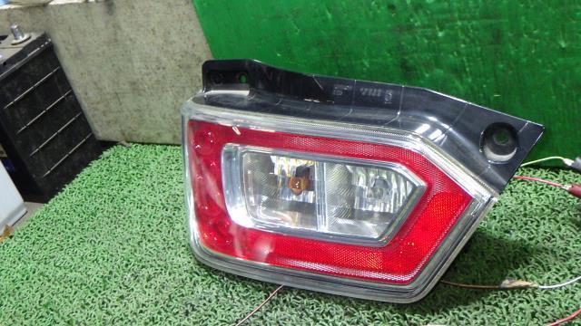 赤字超特価，限定SALE ワゴンＲ DAA-MH55S 左テールランプ ICHIKO D205 35670-63R00 中古