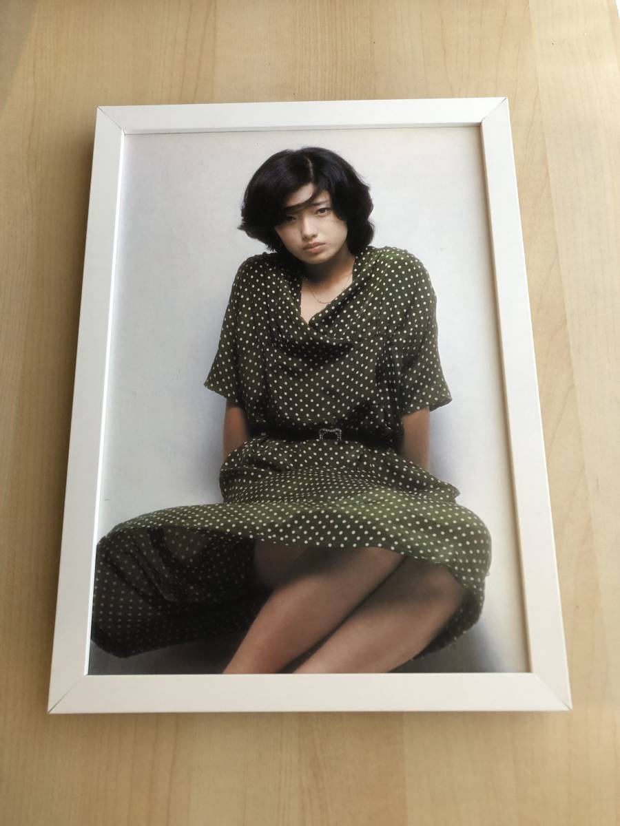 kj ☆額装品☆ 山口百恵 グラビア セクシー パンチラ 貴重写真 A4