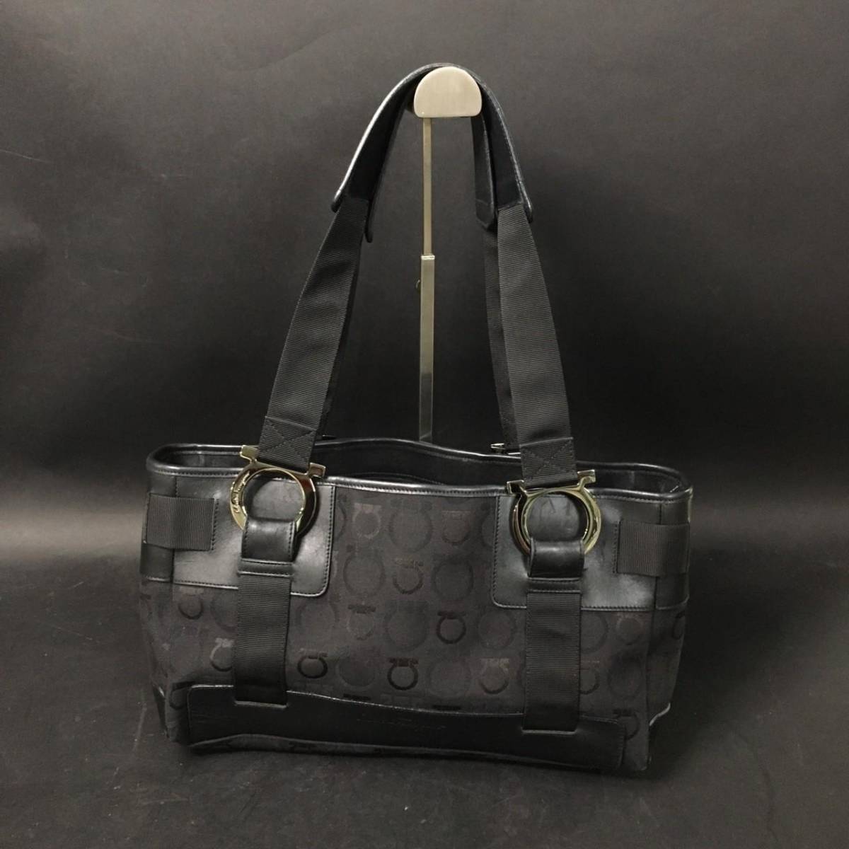 Salvatore Ferragamo 黒 パーティーバッグ サルバトーレフェラガモ SalvatoreFerragamo ショルダーバッグ 217314