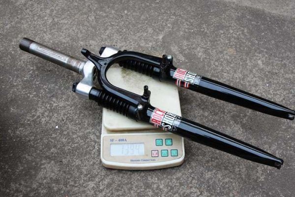 【希少】未使用品　アメリカ製　超軽量1.4kg　ROCKSHOX Q5 Yahoo!オークション - 希少未使用品 アメリカ製 超軽量1.4kg