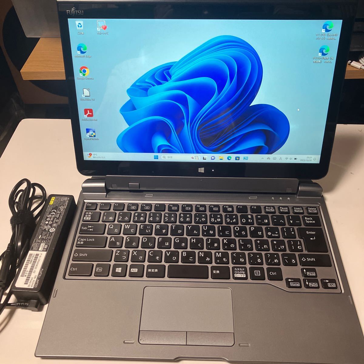 2in1PC 富士通 ARROWS Tab Q775 SSD256GB メモリ4GB Core i5 5300U Windows11 13.3 カメラ タブレット