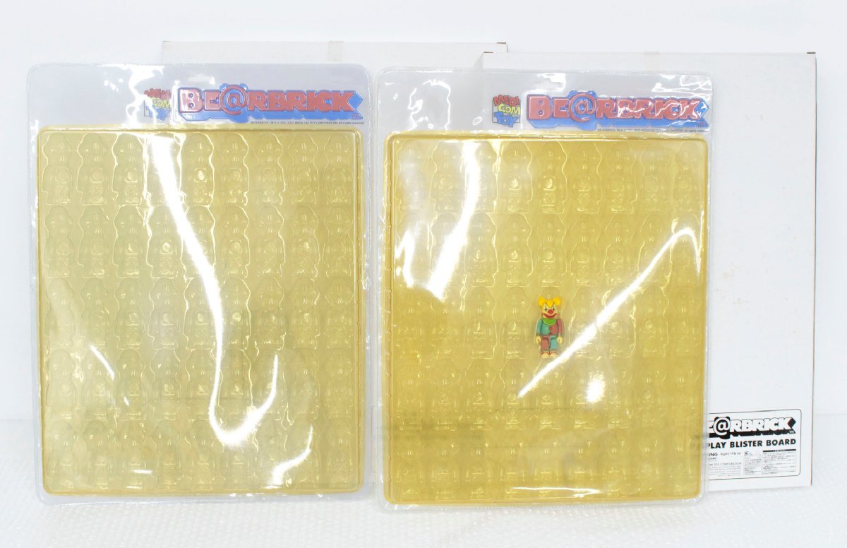 正規品，新作登場 品 MEDICOM TOY BE@RBRICK メディコムトイ ベアブリック ディスプレイブリスターボード 2点セット 1体おまけ'(キューブリック、ベアブリック)｜売買されたオークション情報、yahooの商品情報を キューブリック、ベアブリック