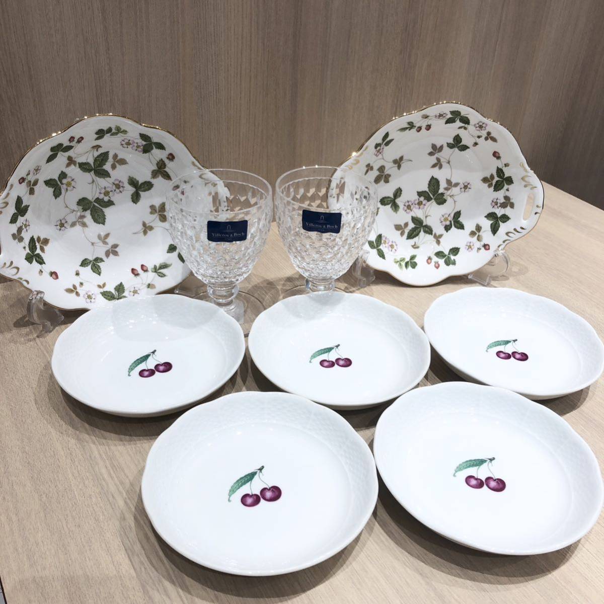  S6872 他 WEDGWOOD ワイルドストロベリー プレート&times;2/Richard Ginori プレート&times;5/Villeroy&Boch グラス&times;2 箱付き 品(ウェッジウッド)｜売買されたオークション情報、yahooの商品情報をアーカ ウェッジウッド