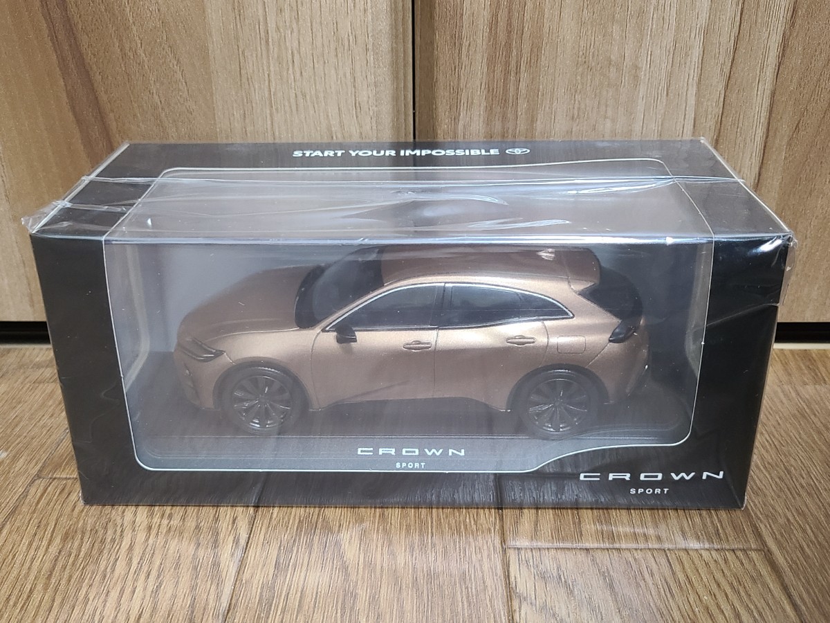 トヨタ クラウン スポーツ カラーサンプル ミニカー 1/30 プレシャス