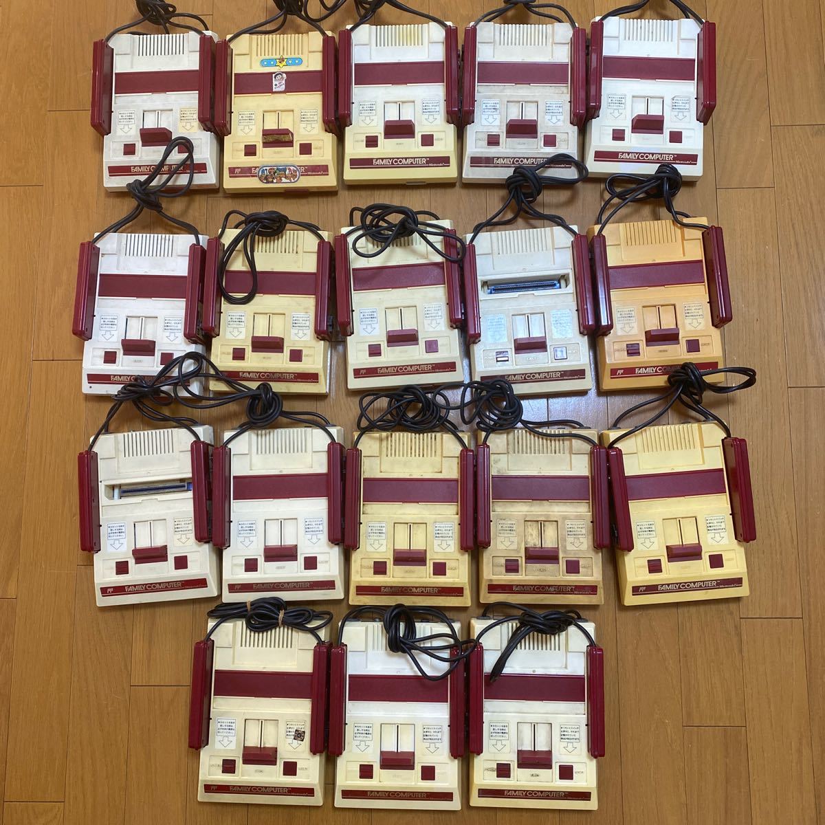 赤白ファミコン本体18台