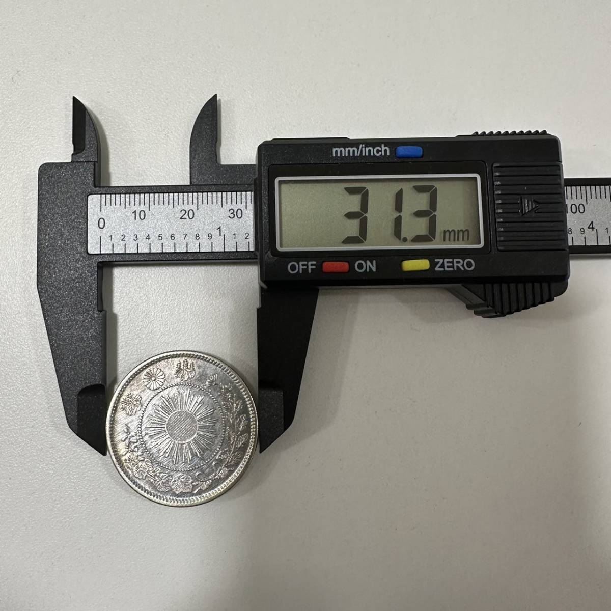 専用ページです TOA-2050】1円～ 50銭 五十銭 銀貨 竜 旭日 大日本明治 古銭 約31.3mm