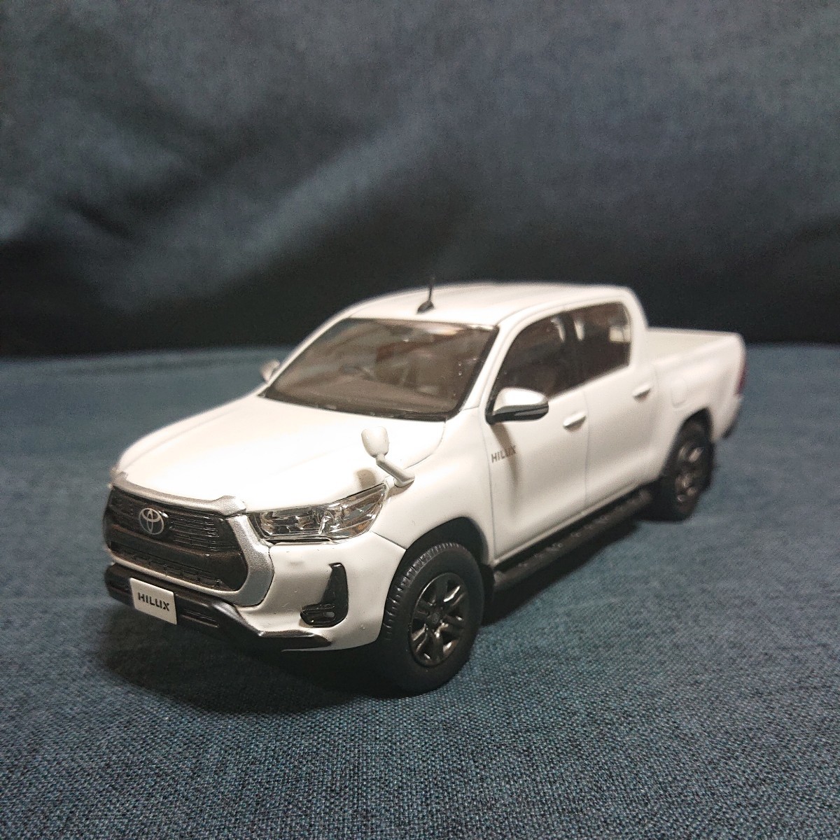 1/30 ハイラックス HILUX カラーサンプル TOYOTA ディーラー ミニカー