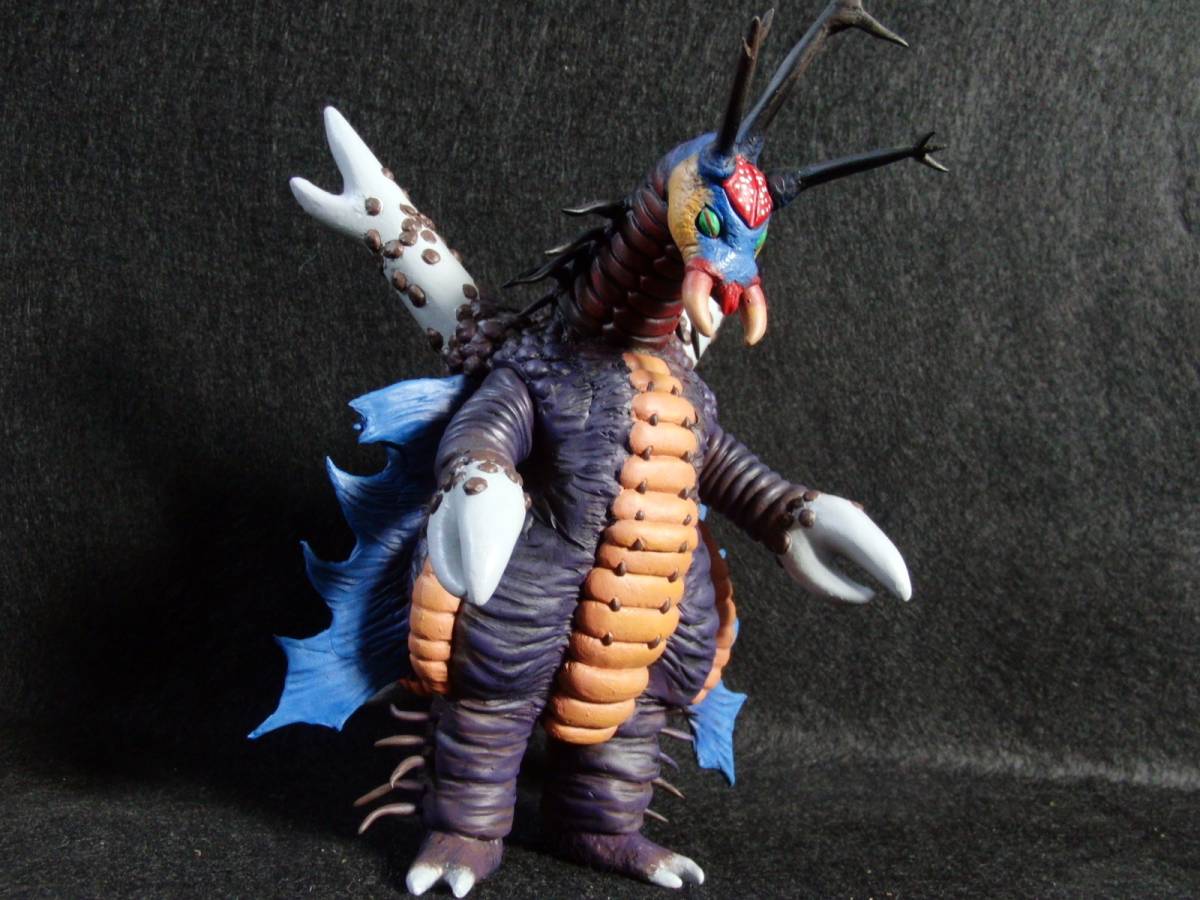 ソフビ改造】旧ウルトラ怪獣シリーズ 大蟻超獣アリブンタ【リペイント