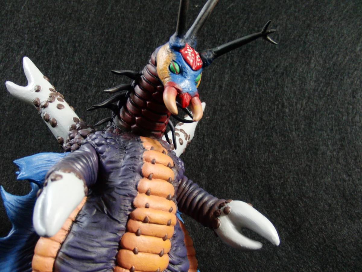 ソフビ改造】旧ウルトラ怪獣シリーズ 大蟻超獣アリブンタ【リペイント