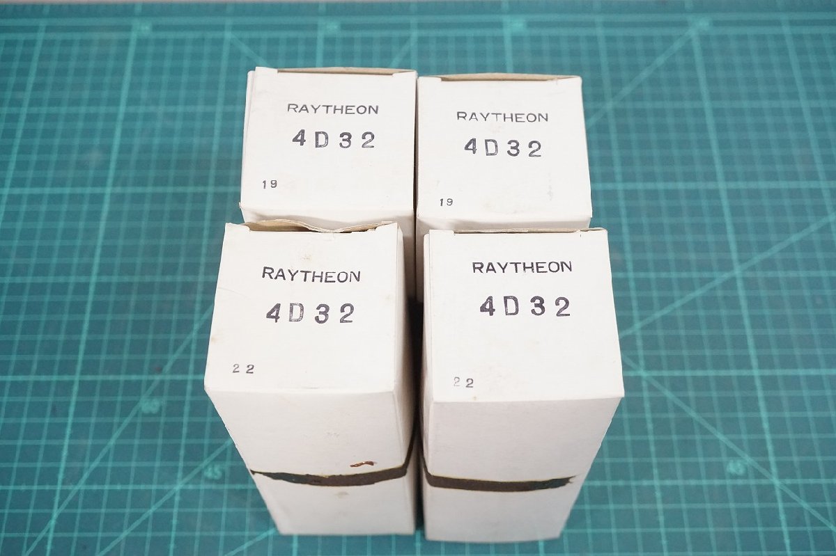 NZ] [S549760] RAYTHEON レイセオン USAF-4D32 真空管 4本セット 白箱