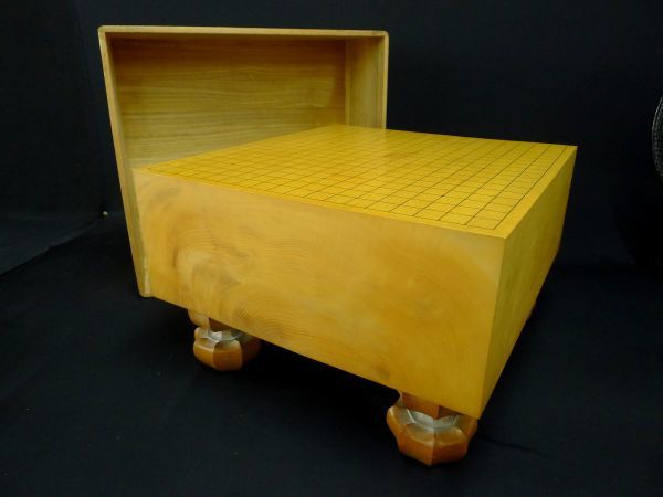 囲碁セット　足付　ヘソ付 希少・天覧の碁盤】足付きへそ付き碁盤＋蒔絵基笥＋蛤・那智黒碁石セット