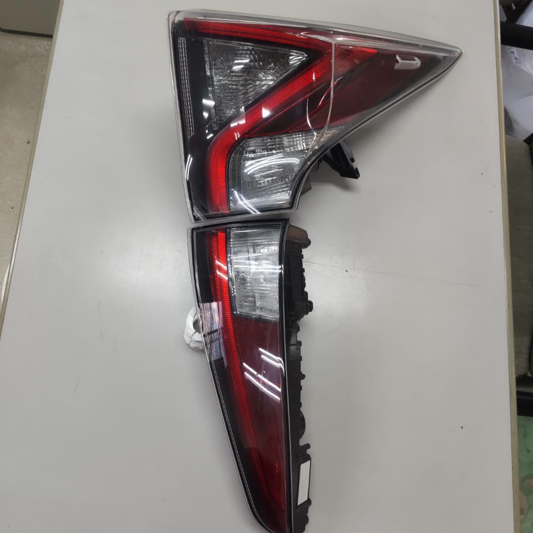プリウス ZVW50 前期 純正 右テールランプ上下セット 【公式通販】