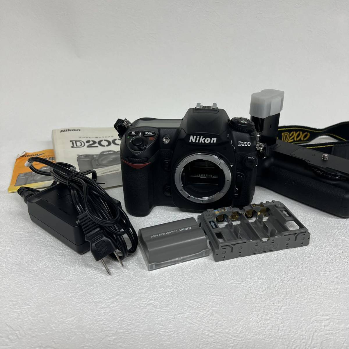 Nikon・ニコン デジタル一眼レフ D200ボディ 【公式通販】