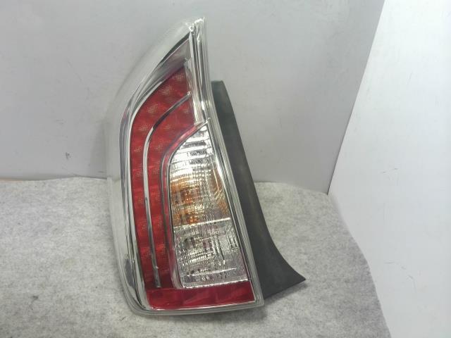 プリウス DAA-ZVW30 左テールランプ S 070 スタンレー 47-55 81560