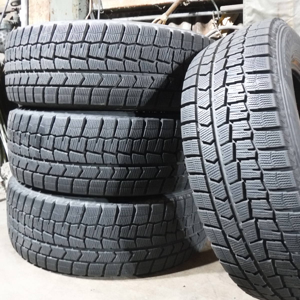 ダンロップ ウィンターマックス 02．215/60R16.20年製．9分山．4本